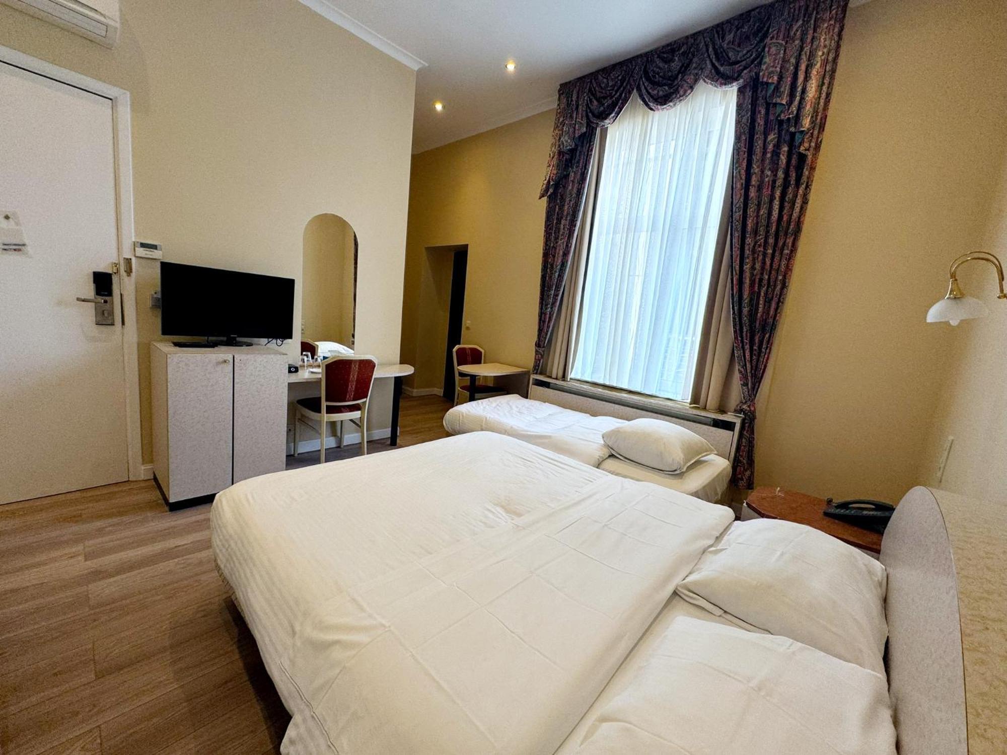 Hotel L'Auberge Du Souverain Auderghem ภายนอก รูปภาพ