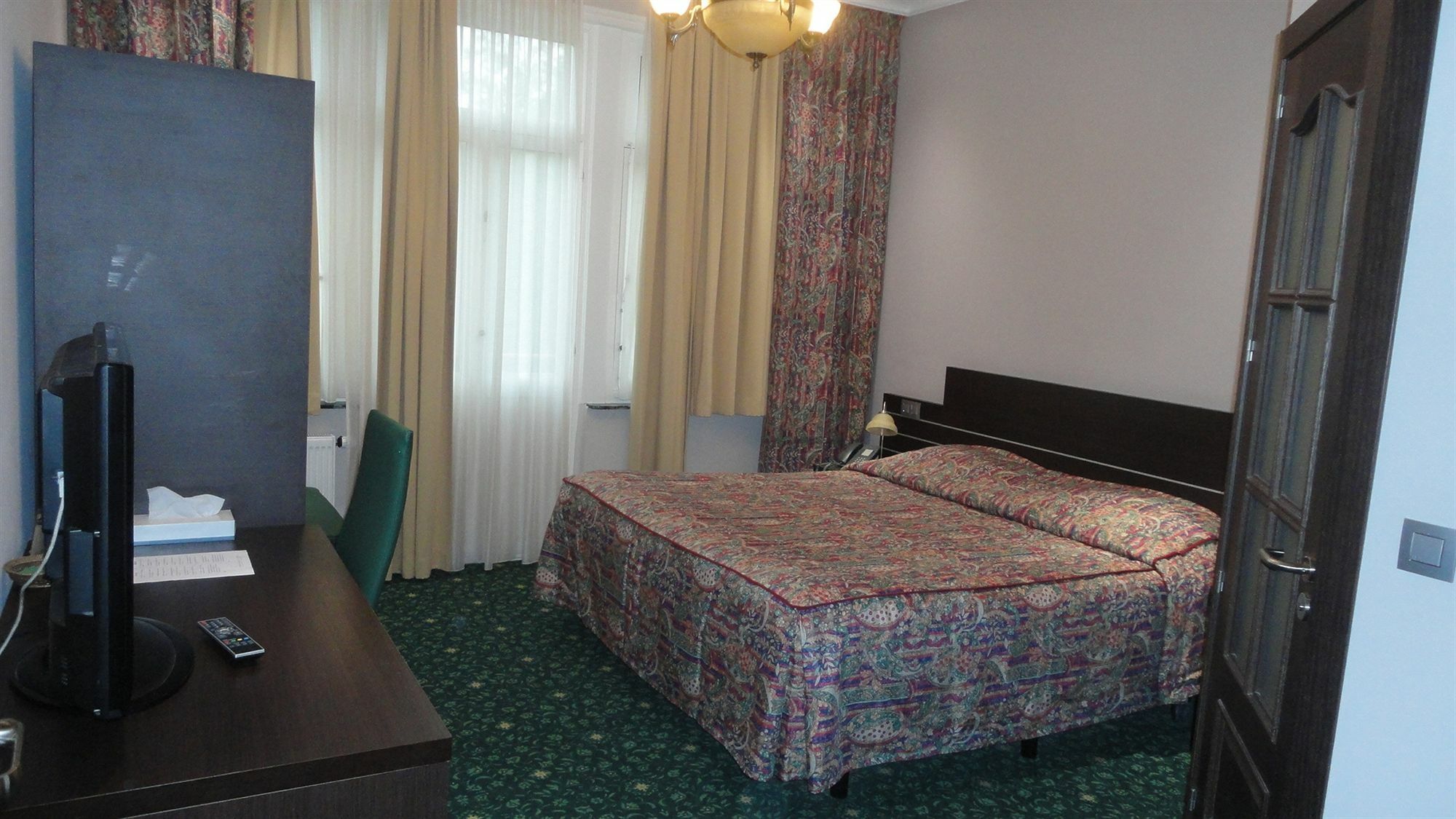 Hotel L'Auberge Du Souverain Auderghem ภายนอก รูปภาพ